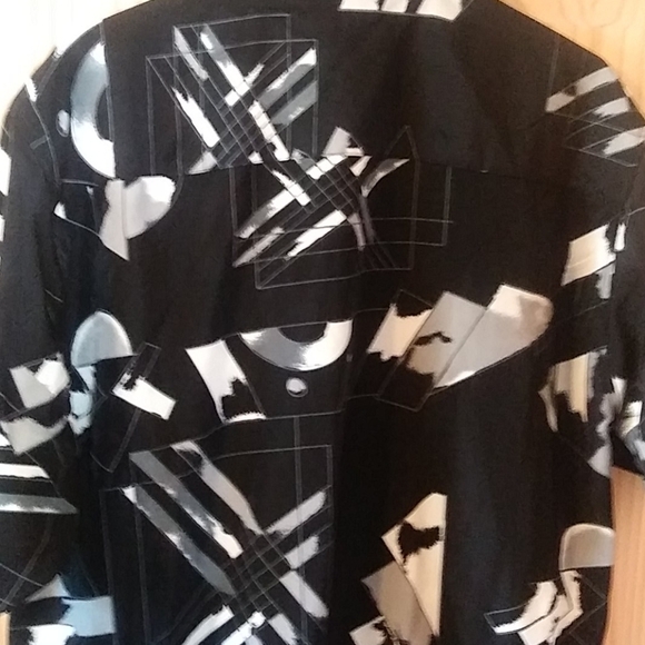 KBB Gachu Short Sleeve Gray, Black & White Pattern Collared Shirt sz Large - Picture 8 of 10